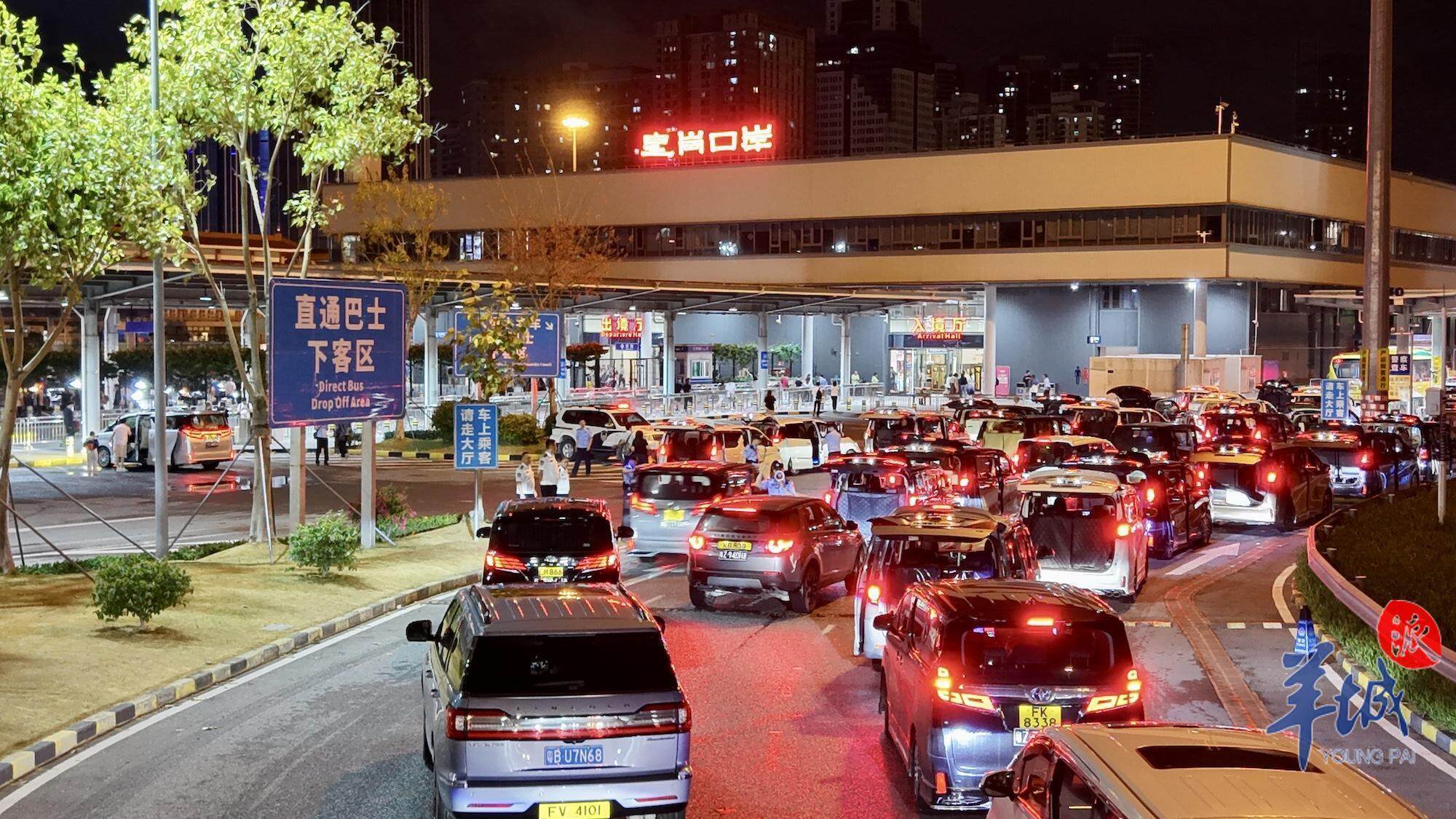 繁忙的皇岗口岸是持有中港车牌车辆的主要通行口岸之一