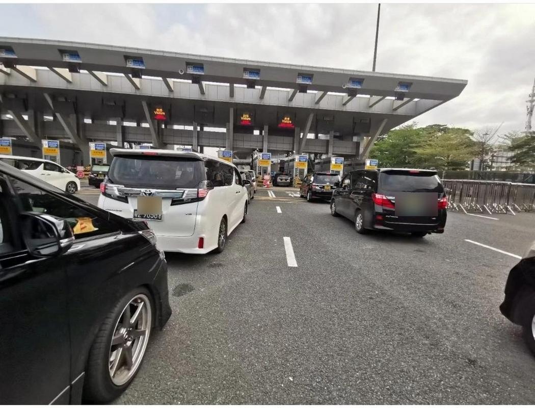 粤港两地车牌车辆通行口岸的实景图